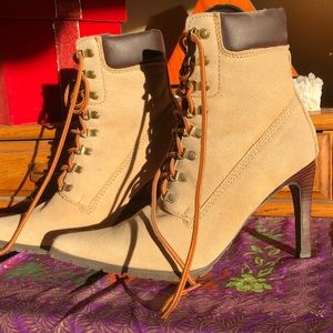 Sexy Boots.. walk like a Queen